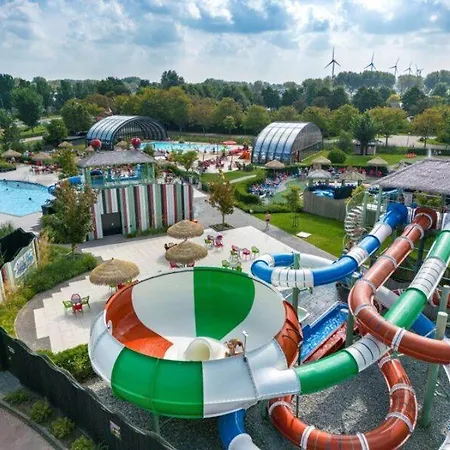 Kamp alanı Stacaravan 161 Bongerd 5 Sterren Gezin 5 Personen Maximaal 2 Volwassenen Tuitjenhorn