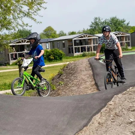 Stacaravan 161 Bongerd 5 Sterren Gezin 5 Personen Maximaal 2 Volwassenen Camping Tuitjenhorn