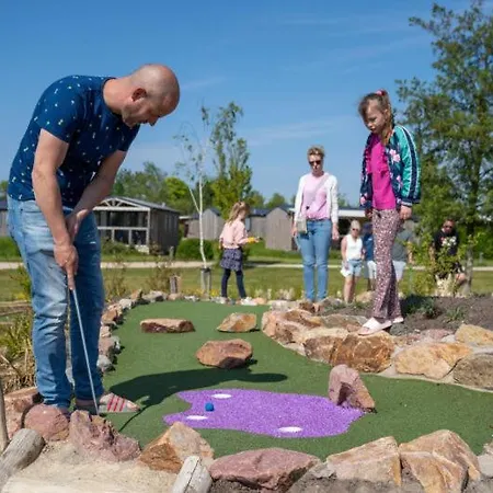 Kamp alanı Stacaravan 161 Bongerd 5 Sterren Gezin 5 Personen Maximaal 2 Volwassenen Tuitjenhorn