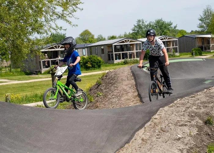 Stacaravan 161 Bongerd 5 Sterren Gezin 5 Personen Maximaal 2 Volwassenen Camping Tuitjenhorn